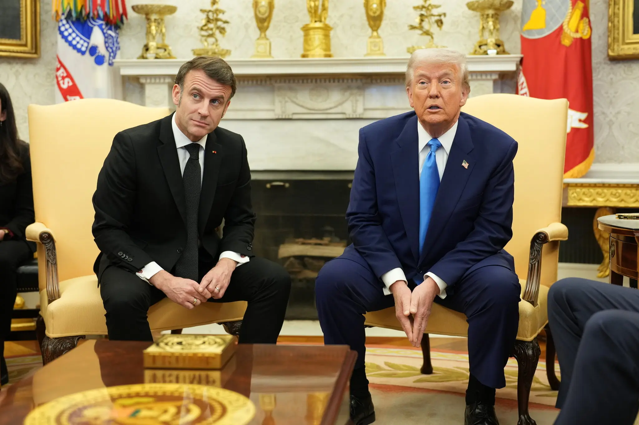 Президент Трамп із президентом Франції Еммануелем Макроном у Білому домі в понеділок. «Вони дуже близькі до остаточної угоди», — сказав пан Трамп щодо України.